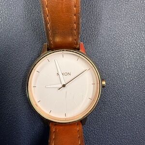 Nixon The Kensington ‘Movin Out’ Watch 37mm Gold Tone Brown Leather 13L Scratch